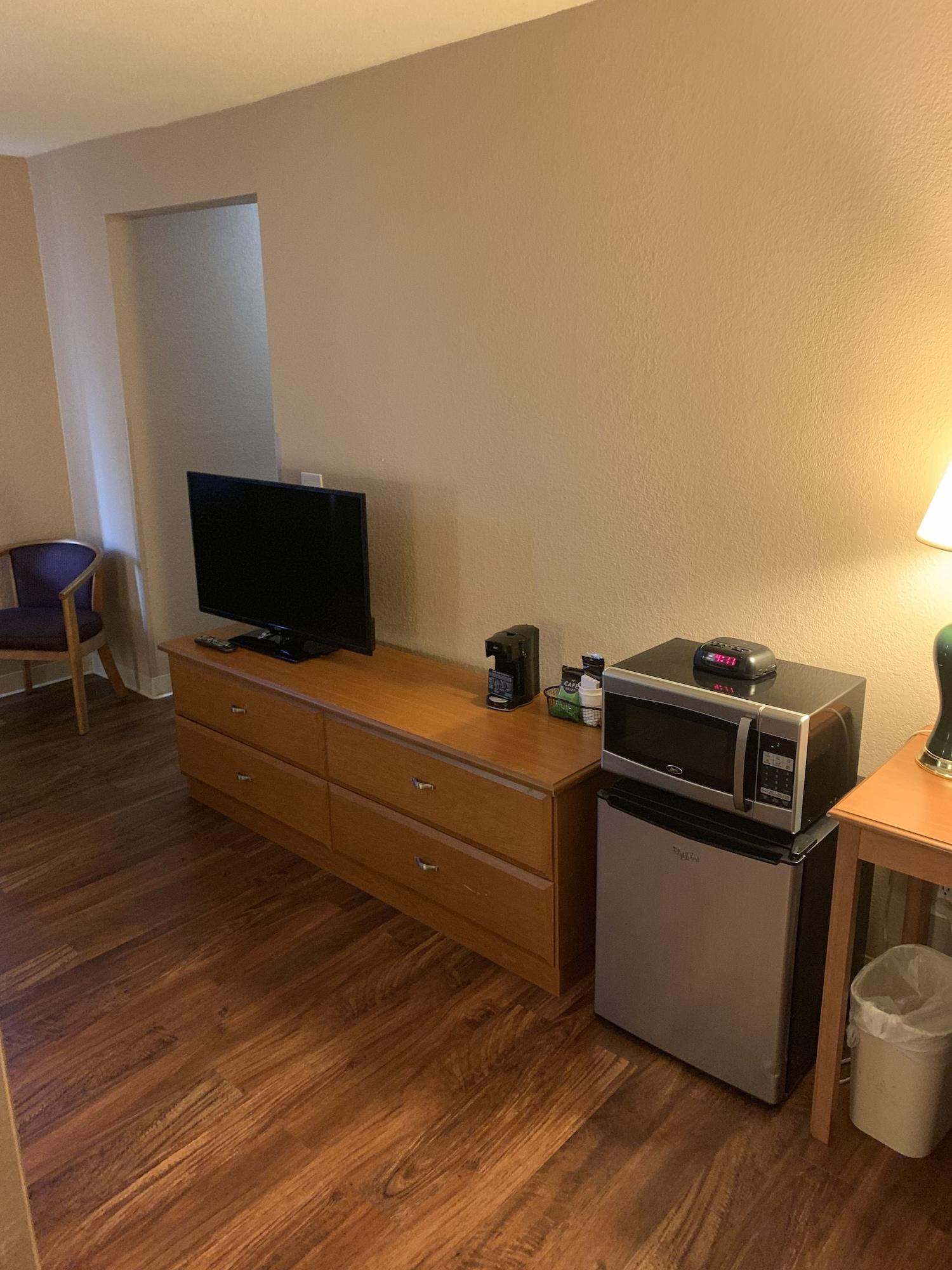 Super 8 By Wyndham Kingston Ξενοδοχείο Εξωτερικό φωτογραφία