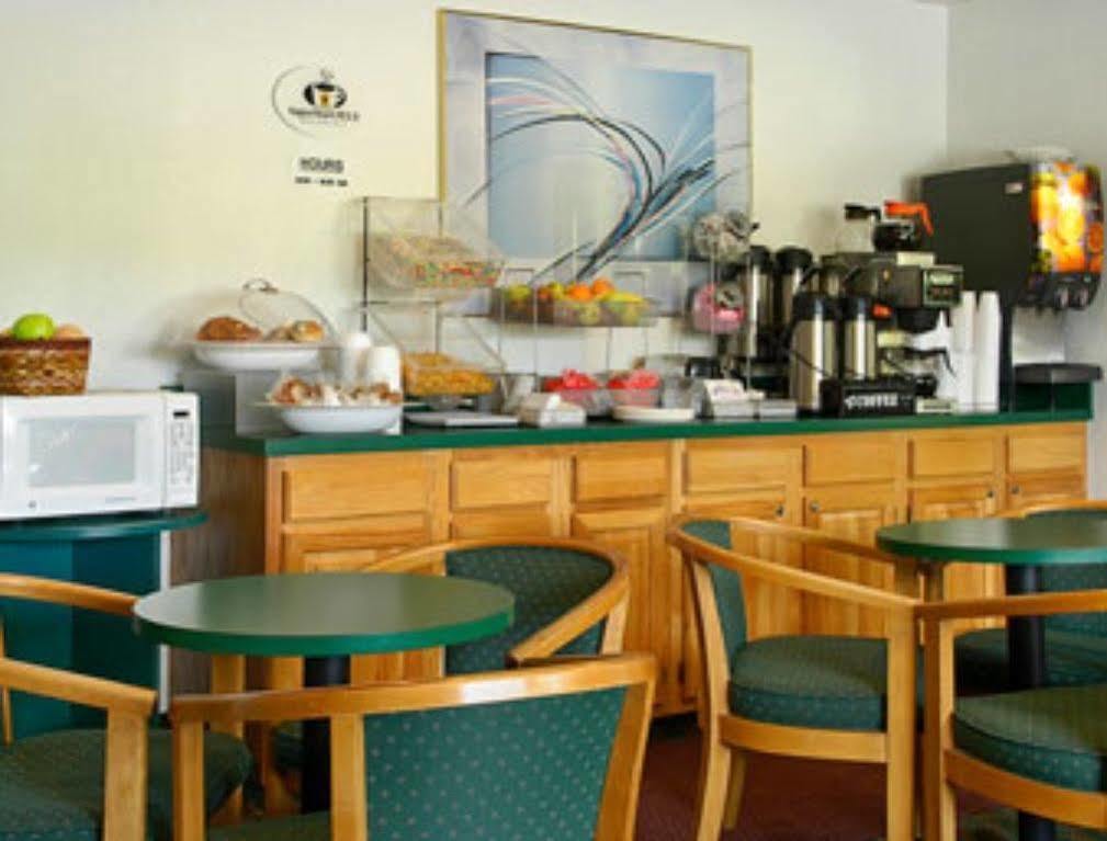 Super 8 By Wyndham Kingston Ξενοδοχείο Εξωτερικό φωτογραφία