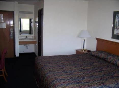 Super 8 By Wyndham Kingston Ξενοδοχείο Εξωτερικό φωτογραφία