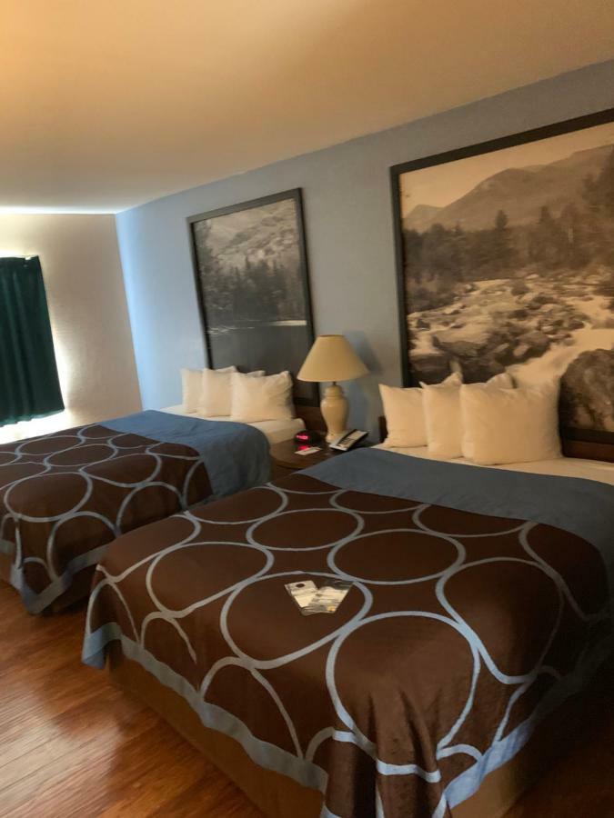 Super 8 By Wyndham Kingston Ξενοδοχείο Εξωτερικό φωτογραφία