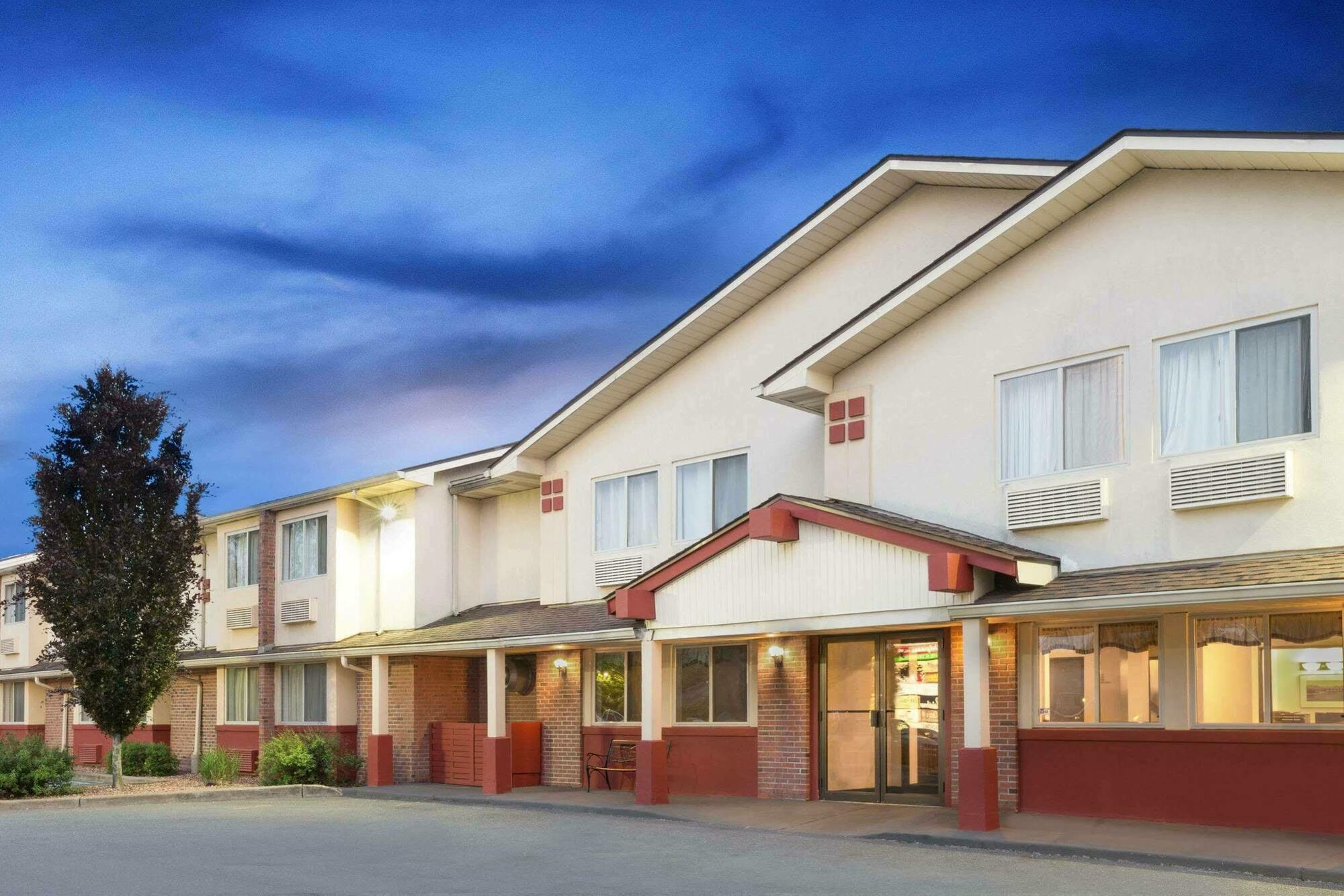 Super 8 By Wyndham Kingston Ξενοδοχείο Εξωτερικό φωτογραφία